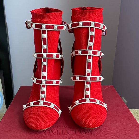 Valentino Garavani Rockstud Bodytech Boots - Picture 3 of 16